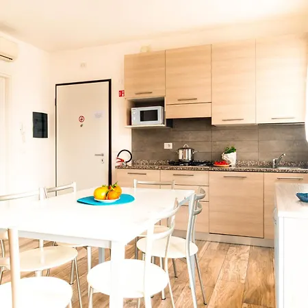 Mami Oceanic Village Apartmán *